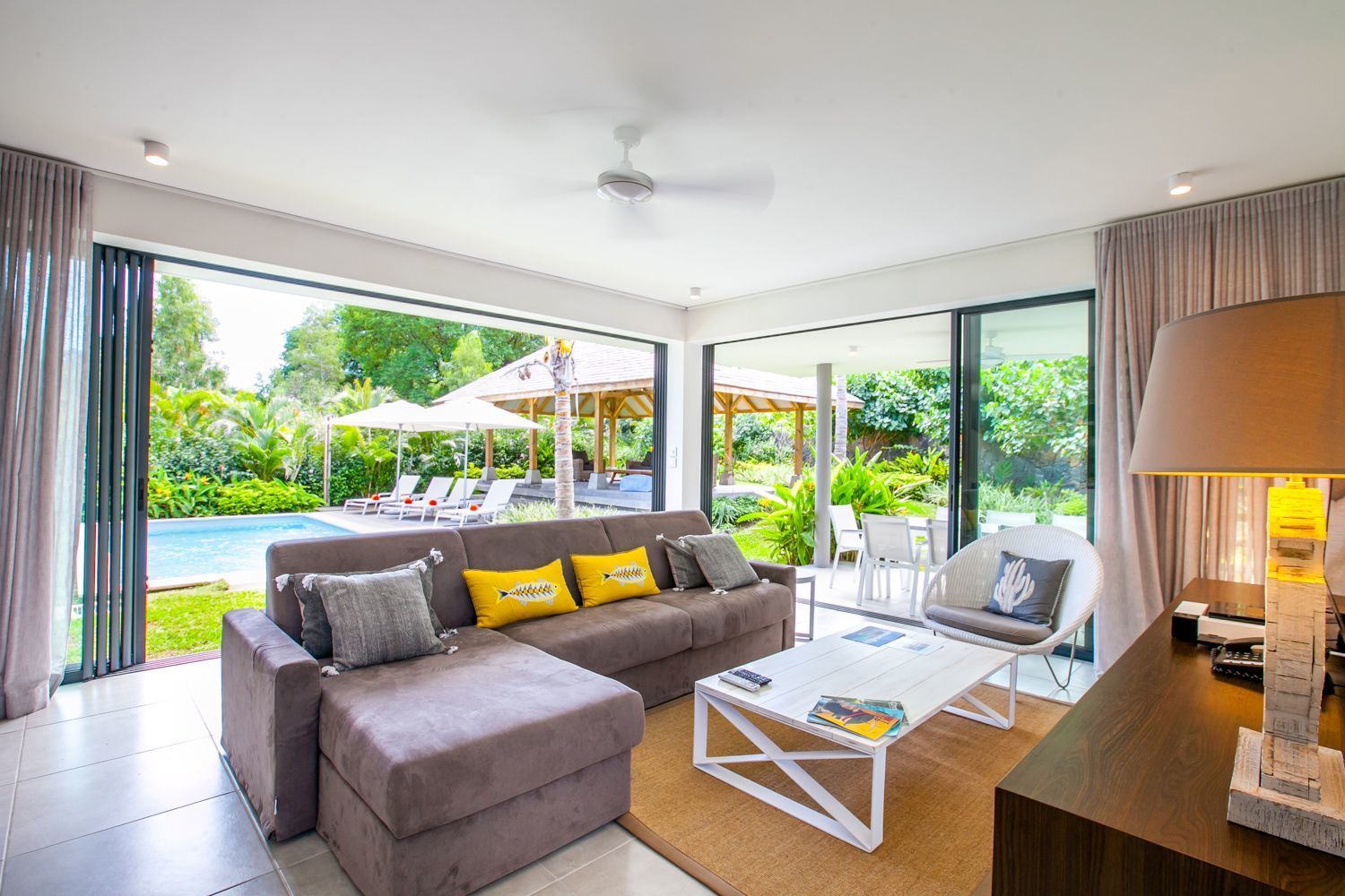 MJ Holidays Mauritius - Interior